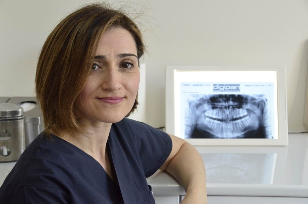 Çene Cerrahisi Uzmanı Diş Hekimi A. Ferdağ Öztürk İstanbul Göztepe Feneryolu